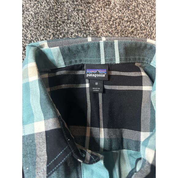 Patagonia Women's Size M Featherstone Tunic Half-Button Green Plaid Shirt - Picture 2 of 5